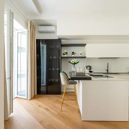 Апартаменты Aristocrat Chiaia Bridge Неаполь