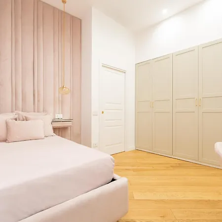 Aristocrat Chiaia Bridge Неаполь