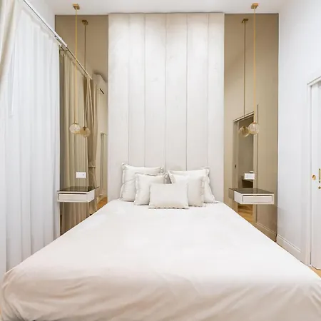 Апартаменты Aristocrat Chiaia Bridge Неаполь