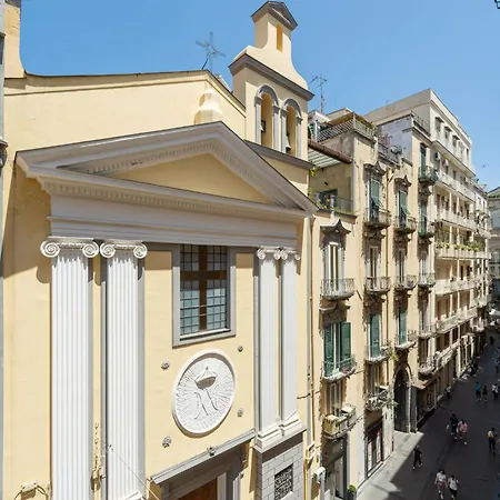 Aristocrat Chiaia Bridge Apartment Naples