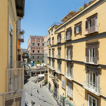 Aristocrat Chiaia Bridge Apartment